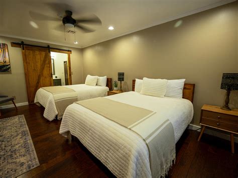 The Lodge – Hotel Rooms and Suites – Rayburn Resort