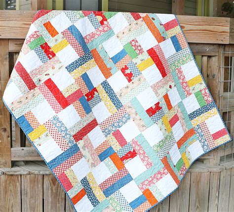 Fat Quarter Shop's Jolly Jabber: Shortcut Quilt: Jelly Roll Twist