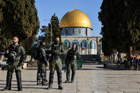 Israeli Police Clash With Worshippers at Al-Aqsa Mosque–Video - Newsweek