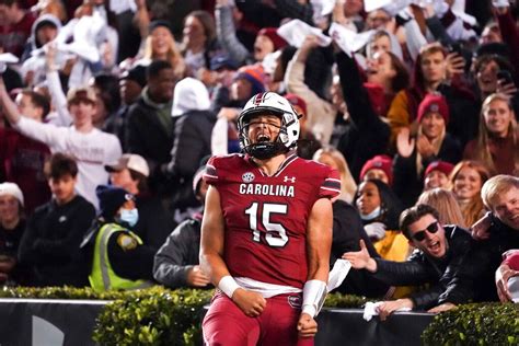 Watch Shane Beamer embrace Frank Beamer, family after South Carolina ...