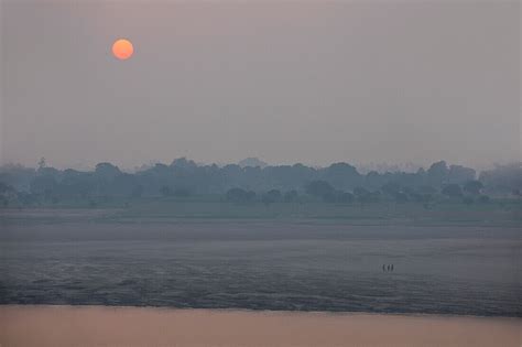 Ganges sunrise, Varanasi, India – License image – 71392898 lookphotos