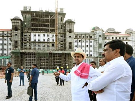 KCR inspects construction of new Telangana secretariat