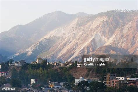 328 2005 Earthquake In Azad Kashmir Stock Photos, High-Res Pictures ...