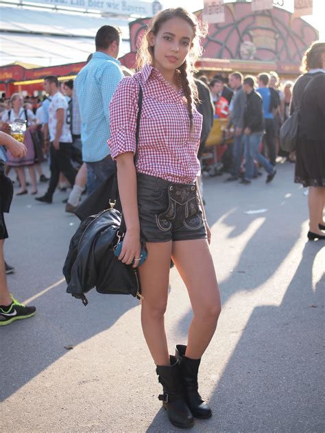 Oktoberfest Street Style | Octoberfest outfits, Oktoberfest outfit ...