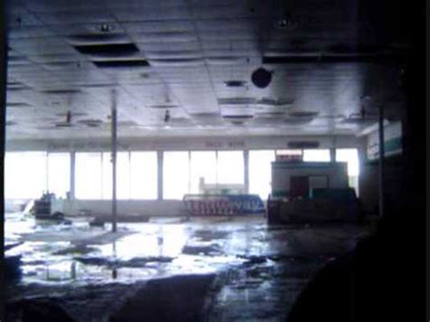 Inside a Abandoned supermarket - YouTube