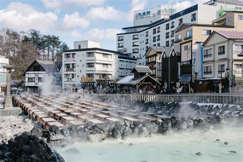 Kusatsu Onsen 'Yubatake' - SNOW MONKEY RESORTS