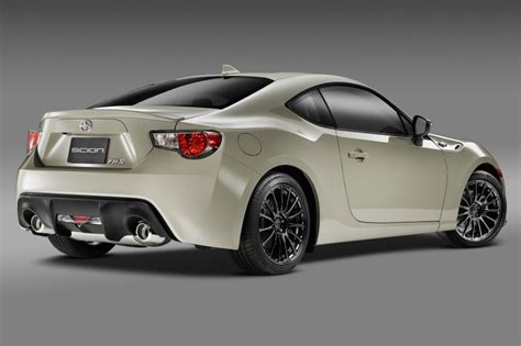 2016 Scion FR-S Pictures - 28 Photos | Edmunds