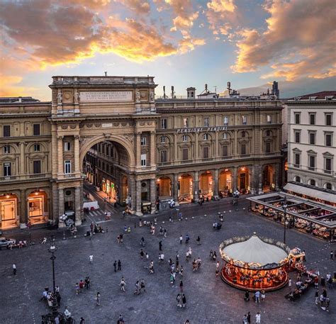 Piazza della Repubblica is one of the most important squares in the historic center of Florence ...