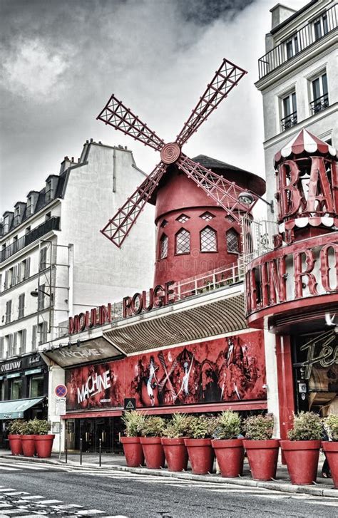 Moulin Rouge Cabaret, Paris. Editorial Photo - Image of culture, facade: 106170411