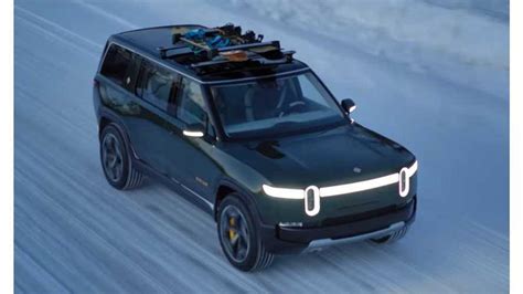 Rivian R1T Pickup Truck & R1S Hit The Slopes At 11,000 Feet: Video