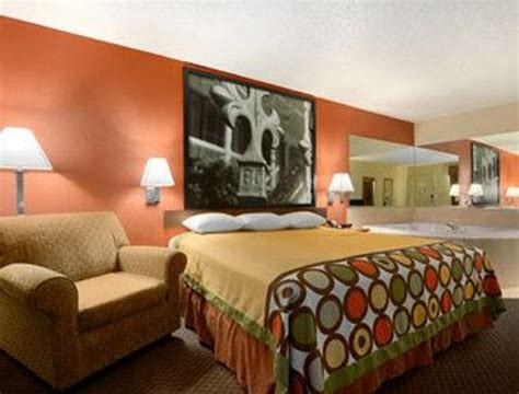 Jacuzzi Suite - Picture of Super 8 Monroe, Monroe - TripAdvisor