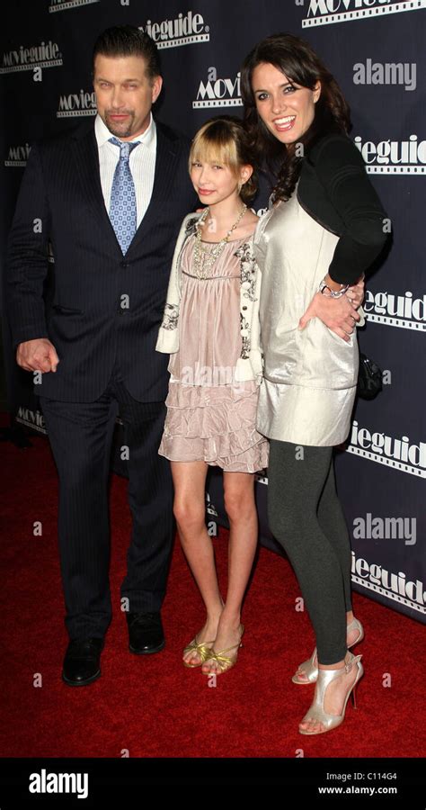 Stephen Baldwin, daughter ,Kennya Baldwin and wife Rebecca St James Stock Photo: 35060932 - Alamy