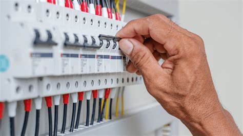 Identifying Circuit Breaker Overload and Knowing When to Repair