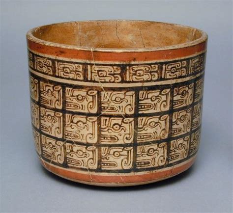 Are there any other examples in Mayan pottery where a single glyph repeats like this, covering ...