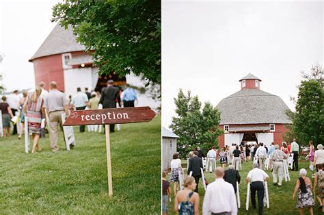 An old-fashioned red barn wedding