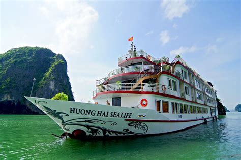 Halong Bay Cruises, Cruises in Halong bay, Vietnam Tonkin travel