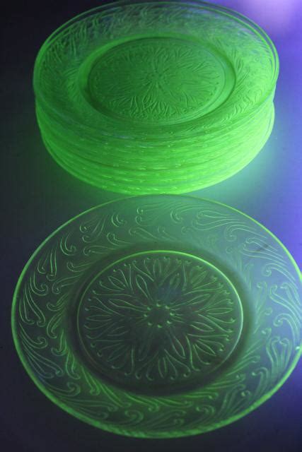 uranium glow green depression glass, vintage US Glass scroll pattern plates