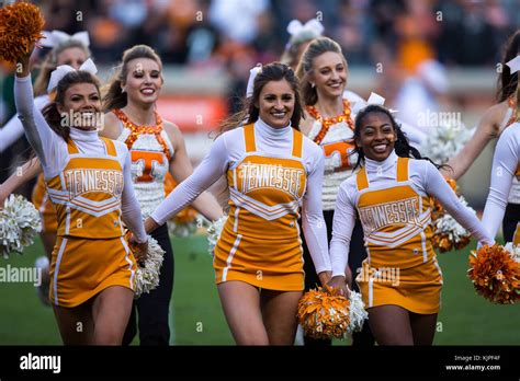 Tennessee volunteers cheerleaders hi-res stock photography and images ...