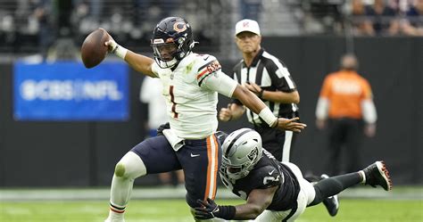 Bears' Justin Fields Says He'll Be 'Good by Sunday' Despite Nursing ...