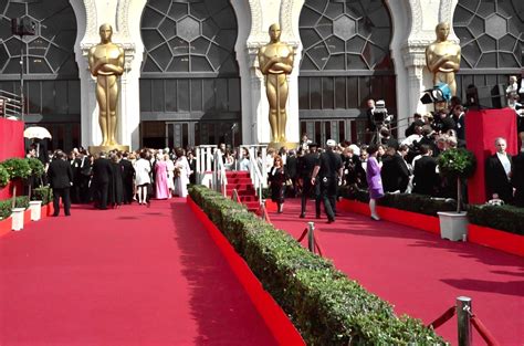 why the red carpet will not be red this year - Gearrice