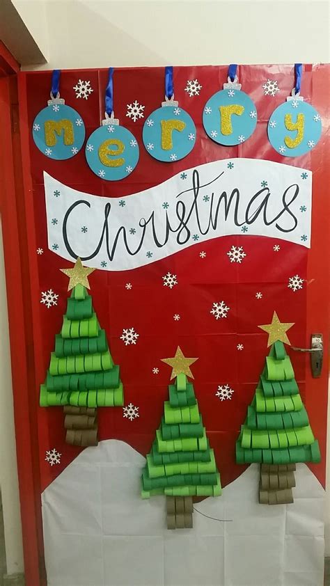 Christmas Door Deco (Classroom) #falldoordecorationsclassroom DIY Christmas deco for your ...