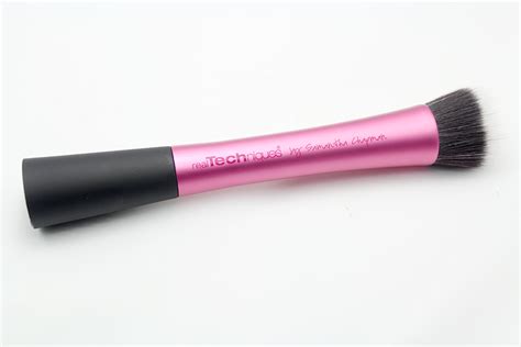 Real Techniques Stippling Brush — Dolce Vanity