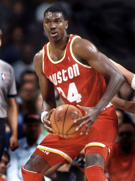 Hakeem Olajuwon | Biography, Stats, & Facts | Hakeem olajuwon, Nba players, Basketball players