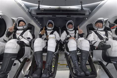 SpaceX Crew Dragon Returns to Earth from International Space Station ...