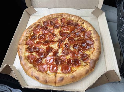 Pizza Hut's Hot Honey Pizza Review: How Does It Taste? | Food Senpai