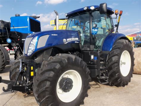 Dark blue New Holland T7.270 | New holland agriculture, New holland ...