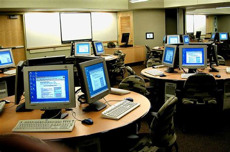 Harvard HGSE Computer Tables | A series of 12 round workstat… | Flickr