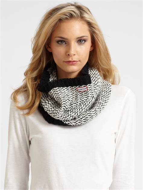 Hunter Herringbone-inspired Knit Neck Warmer in Black (white) | Lyst