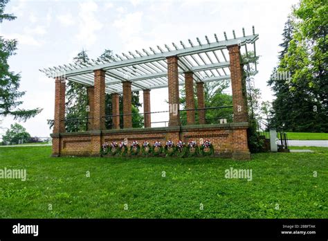 Abraham Lincoln address platform Gettysburg National Cemetery ...