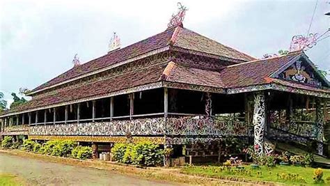 Rumah Adat Kalimantan Timur dan Ciri Khasnya (+Gambar)