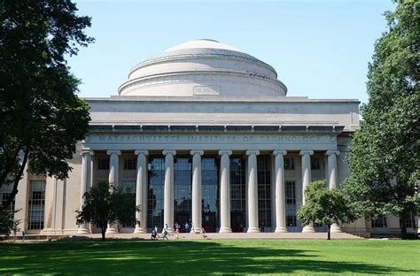 How to get into MIT 2023: Acceptance Rate & Tips