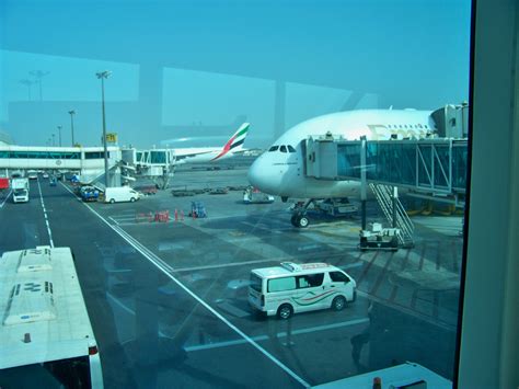 File:A6-EDE at gate 123 at Dubai International Airport.jpg - Wikipedia, the free encyclopedia