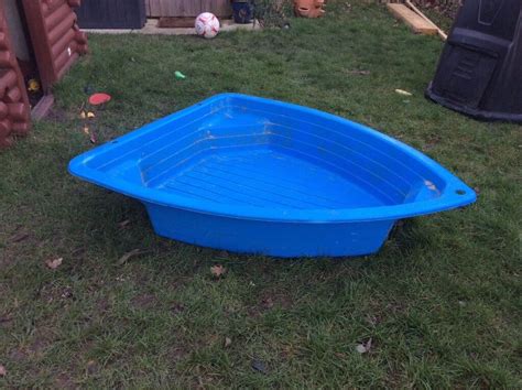 Big blue plastic sand pit or water pit | in Woking, Surrey | Gumtree