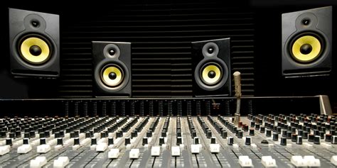 Studio Monitor Placement: 5 Positioning Tips for Optimal Sound