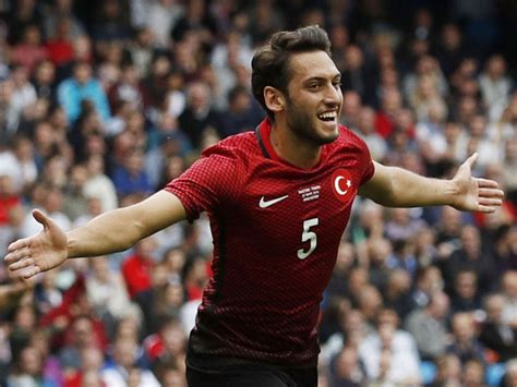 Hakan Calhanoglu scores Turkey's 1st-ever goal against England | theScore.com