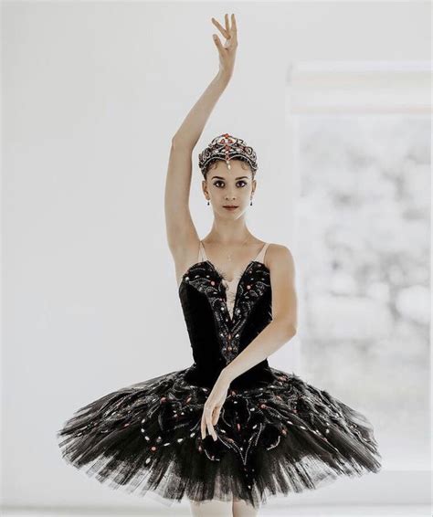 Ballet Dance Photography: Black Swan Tutu Costume in Studio | Tutu ...