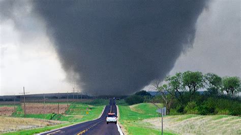 5 Biggest Tornadoes in All History - Paranormal Activity