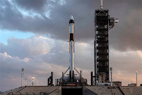 SpaceX Crew Dragon Is Vertical on the Launch Pad at Cape Canaveral - autoevolution