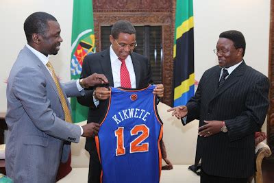 KIKWETE AKABIDHIWA JEZI YA NEW YORK KNICKS - Leo Media™ | Tanzania's ...