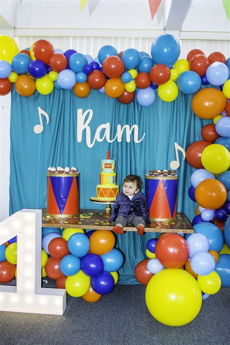 Music inspired first birthday party — Fun and confetti