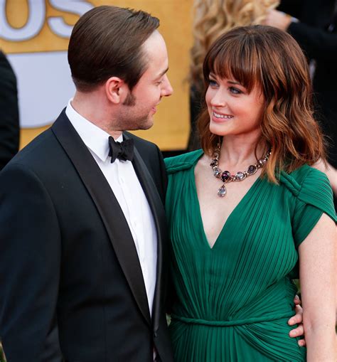 Alexis Bledel Son - 20 Celebrities Who Kept Their Pregnancy Secret ...