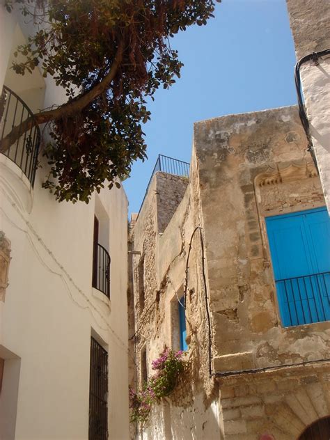 Ibiza old Town architecture - The Style Traveller | Ibiza, Travel ...