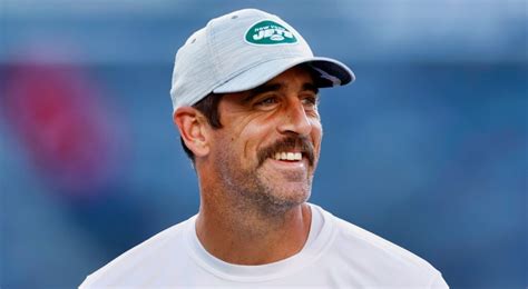 Aaron Rodgers Posts Photo From Hospital After Surgery