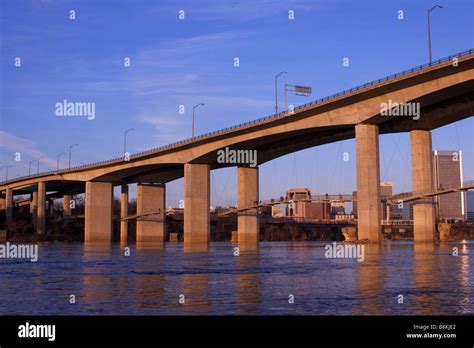 Robert E. Lee Bridge in Richmond, Virginia. View from Belle Isle Stock Photo - Alamy