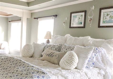 25 No Headboard Ideas for A Versatile and Modern Bedroom