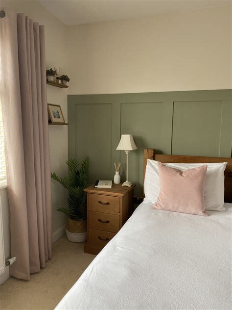 Pink & Green themed bedroom with panelling in 2021 | Pink green bedrooms, Simple bedroom decor ...